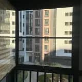 Москитная сетка на окне после установки